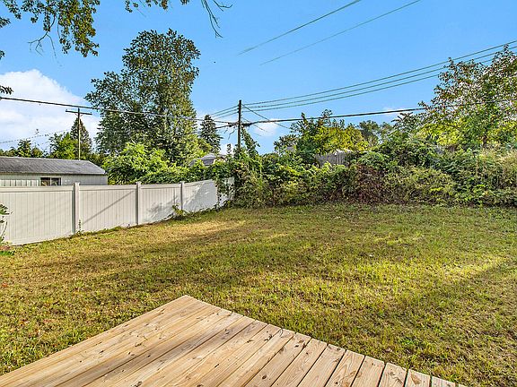 3rd image of 108 S Peach Ave