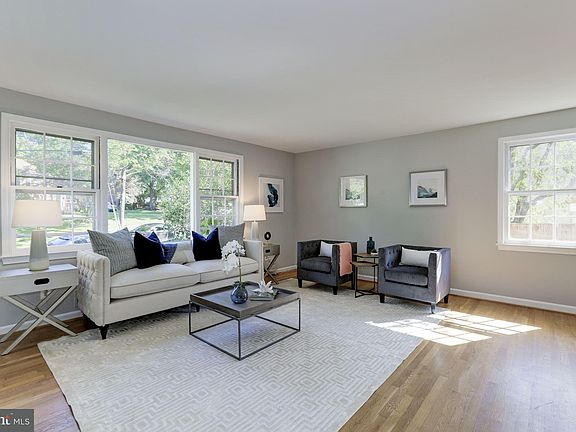 4th image of 603 Blossom Dr