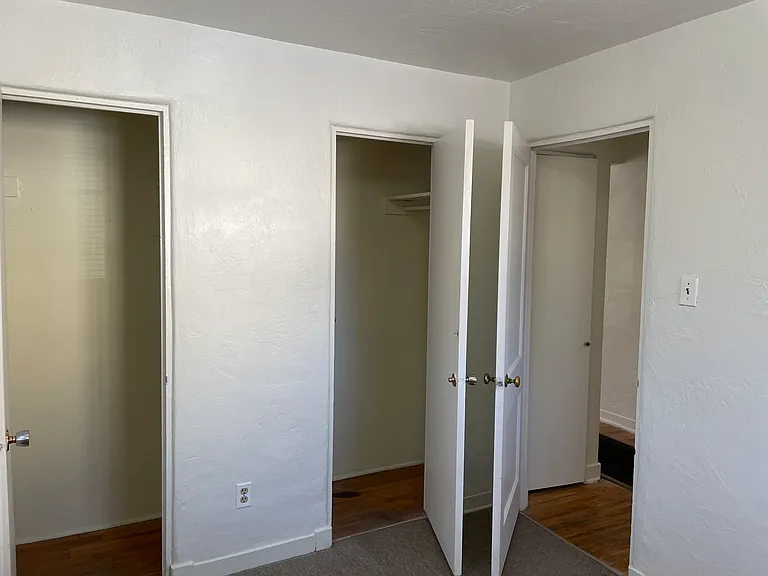 Charming & Totally Updated 1 Bedroom Apartment Downtown — Photo 16