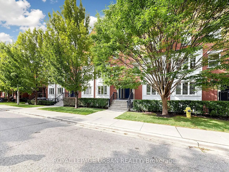 76 Munro St #2