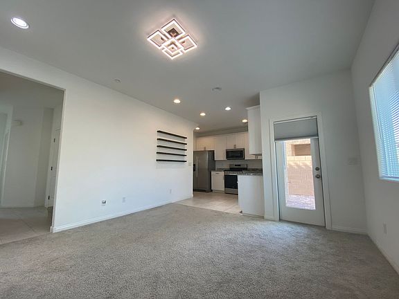 4th image of 412 Desert Cadence St