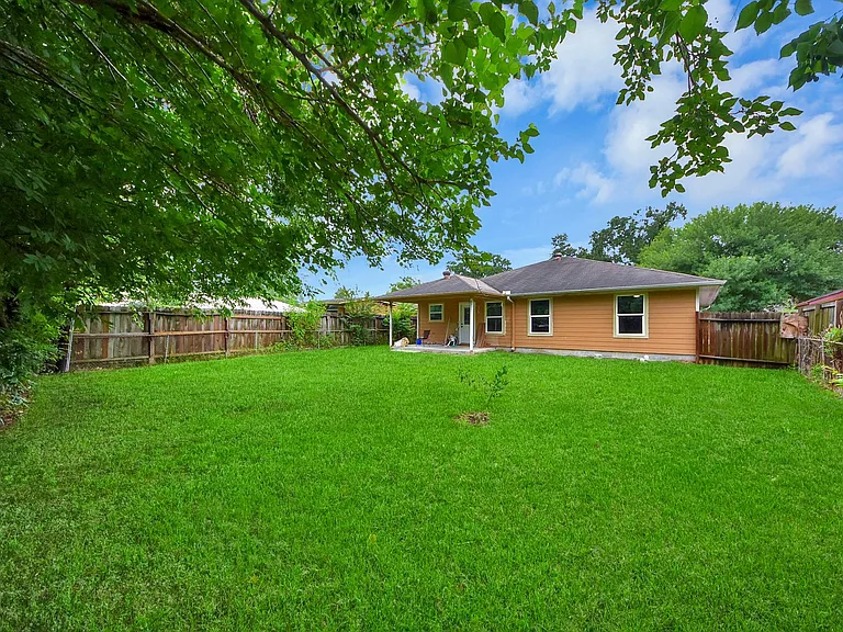 608 Trinity Ln — Photo 36