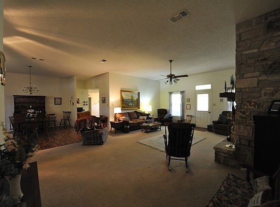 3rd image of 111 Holly Hill Dr