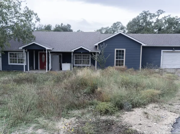 560 Persimmon Pass, Fischer, TX 78623