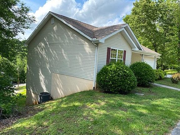 3rd image of 124 Abby Ln