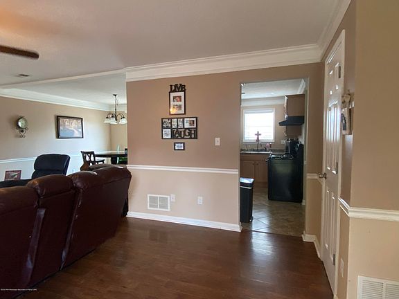 3rd image of 1250 Thames Dr
