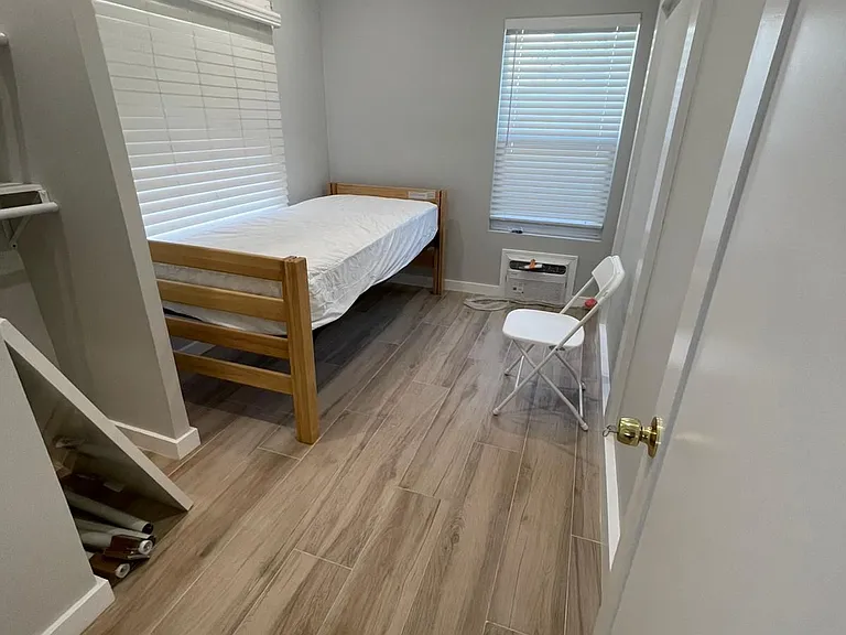 1020 W 39th Pl — Photo 8