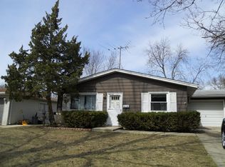 606 Deerfield Dr, Streamwood, IL 60107