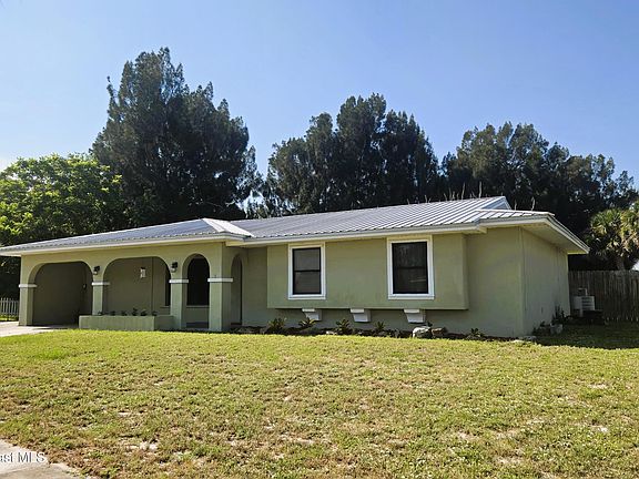 3rd image of 940 Bacon Cir NE