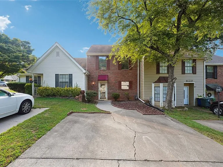 1070 Travelers Trl NW — Photo 2