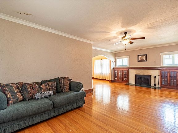 3rd image of 2292 E Main St