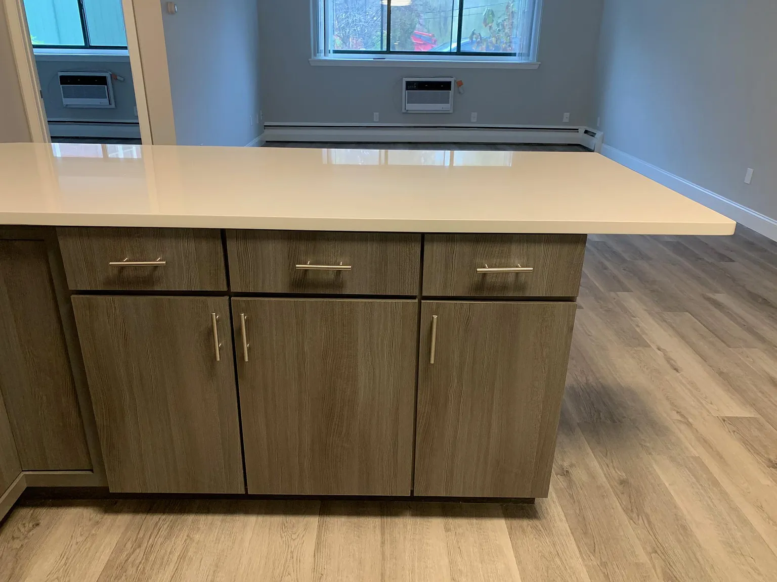 2 bed, 1000 sqft, $3,670 — Photo 2