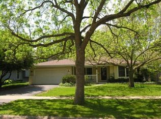 1529 Warbler Dr, Naperville, IL 60565