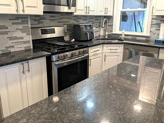 5th image of 651 Crescent Dr