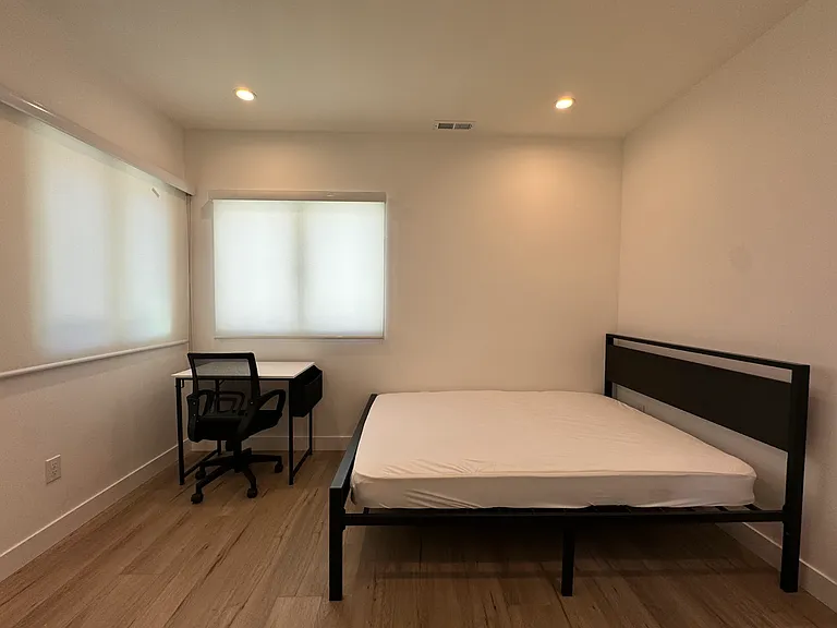 1725 Berkeley Way — Photo 9