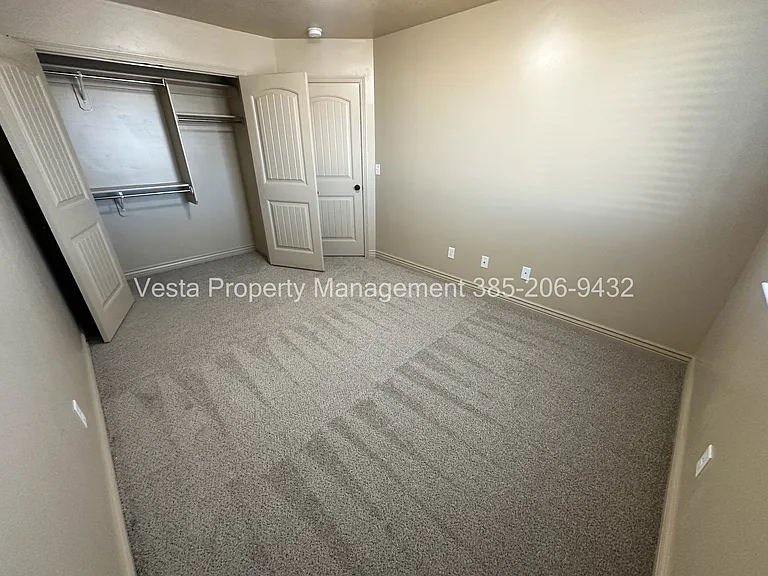 1933 N 325 W — Photo 14