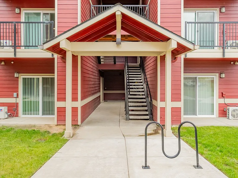Colima Apartments — Photo 15
