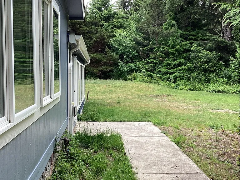 330 SW Newton Dr — Photo 25