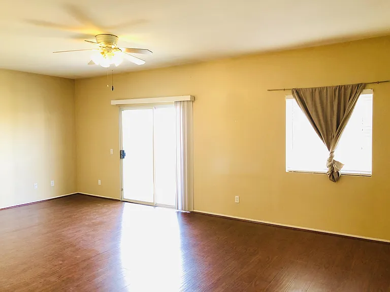 27540 Canterbury St — Photo 26