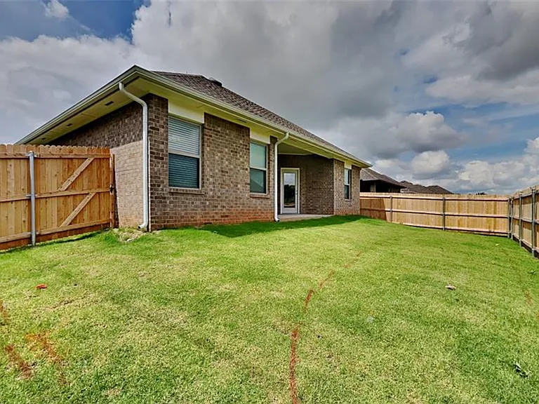 6932 Labelle Dr — Photo 17