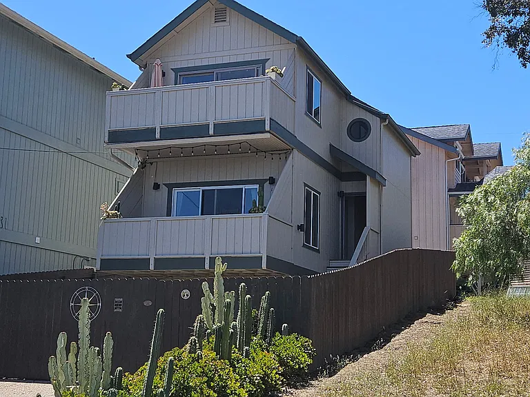 1745 Arliss Dr — Photo 2