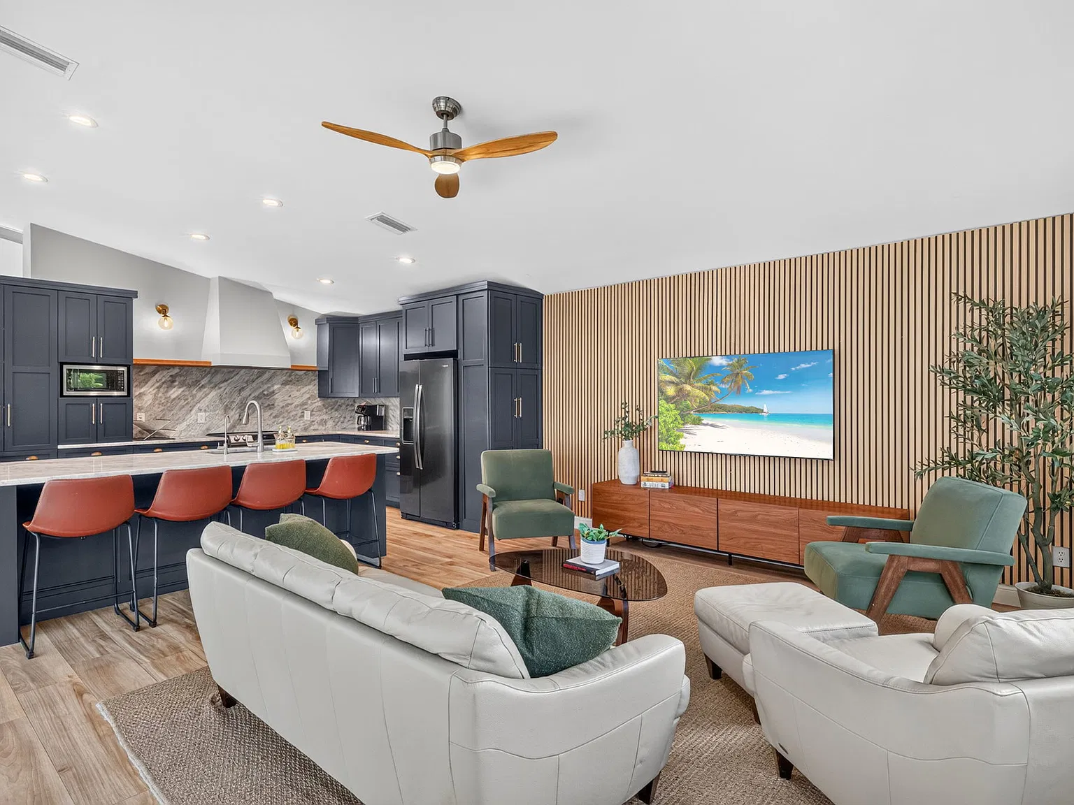 3 bed, 2400 sqft, $5,000 — Photo 1