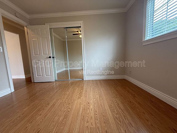 4th image of 476 Ferris Ave