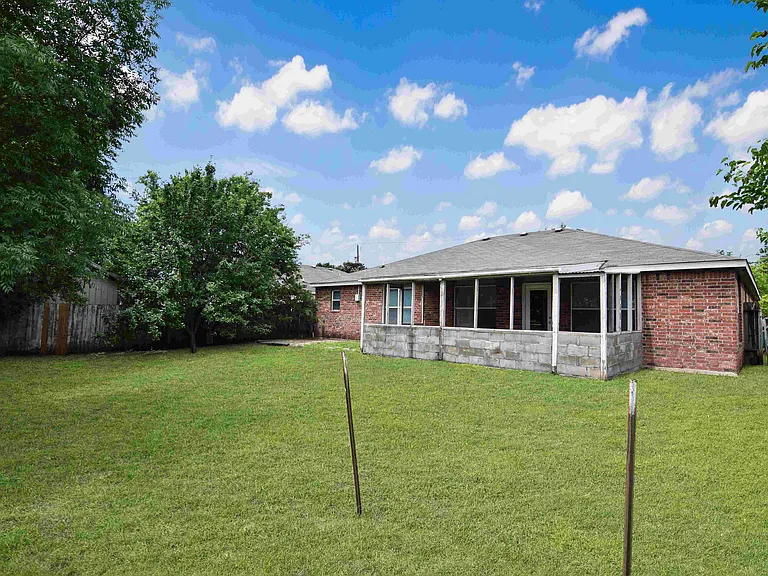 2107 Miller St — Photo 19