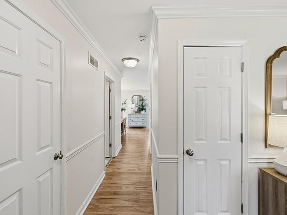 3rd image of 4812 Coral Creek Cir