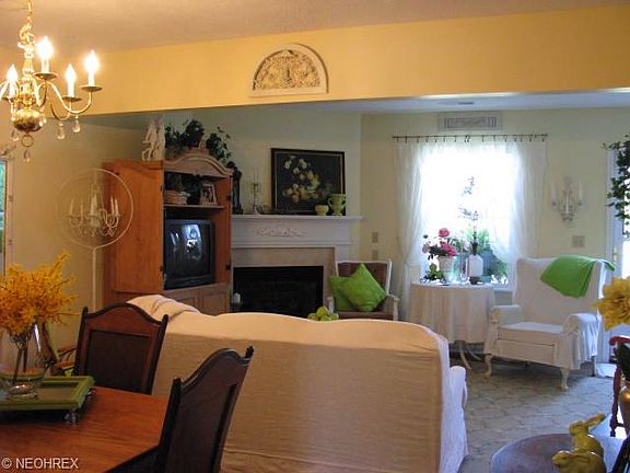 2nd image of 16502 Cottonwood Pl
