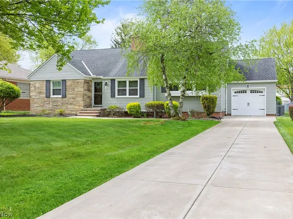 13985 Shawnee Trl, Middleburg Heights, OH 44130