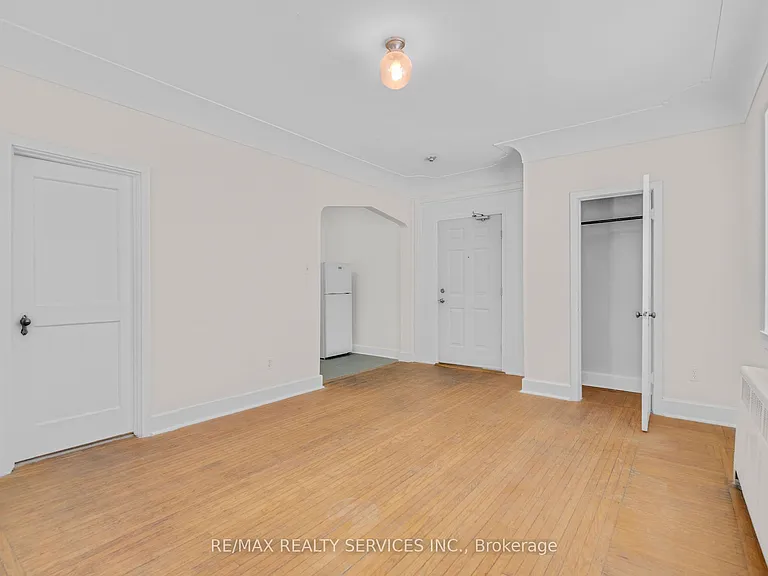 17 Webber Ave #2 — Photo 4