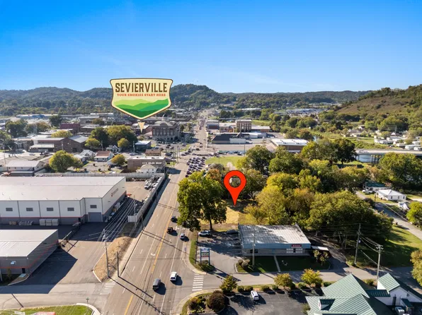 226 E Main St, Sevierville, TN 37862
