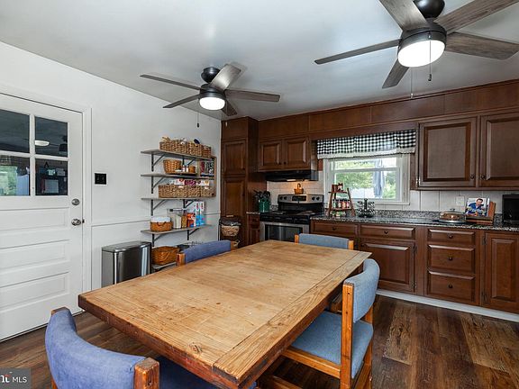 4th image of 913 Aldon Rd