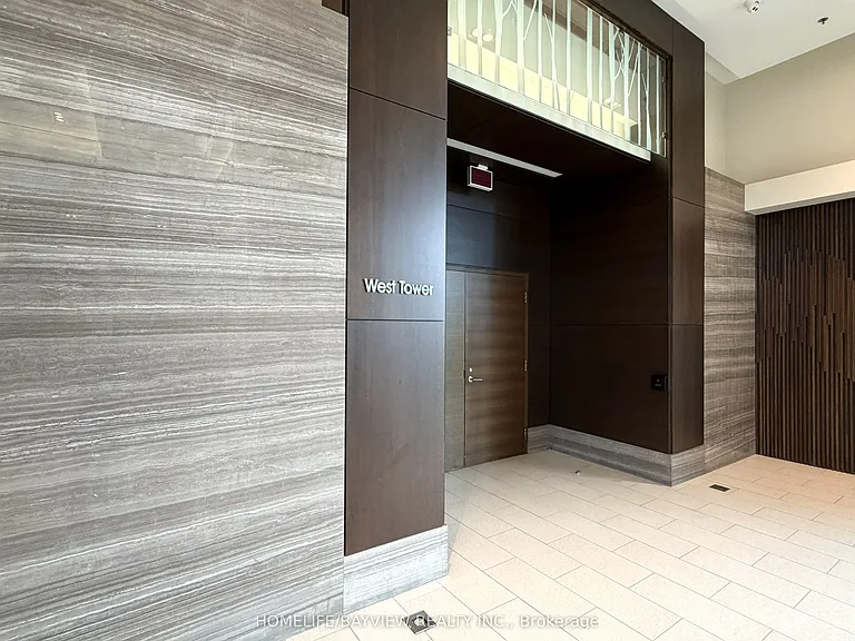 35 Brian Peck Cres #823 — Photo 4
