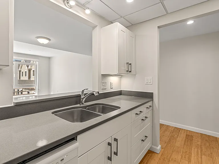 1008 Massachusetts Ave — Photo 13