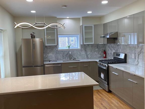 2nd image of 714 E Baltimore Park