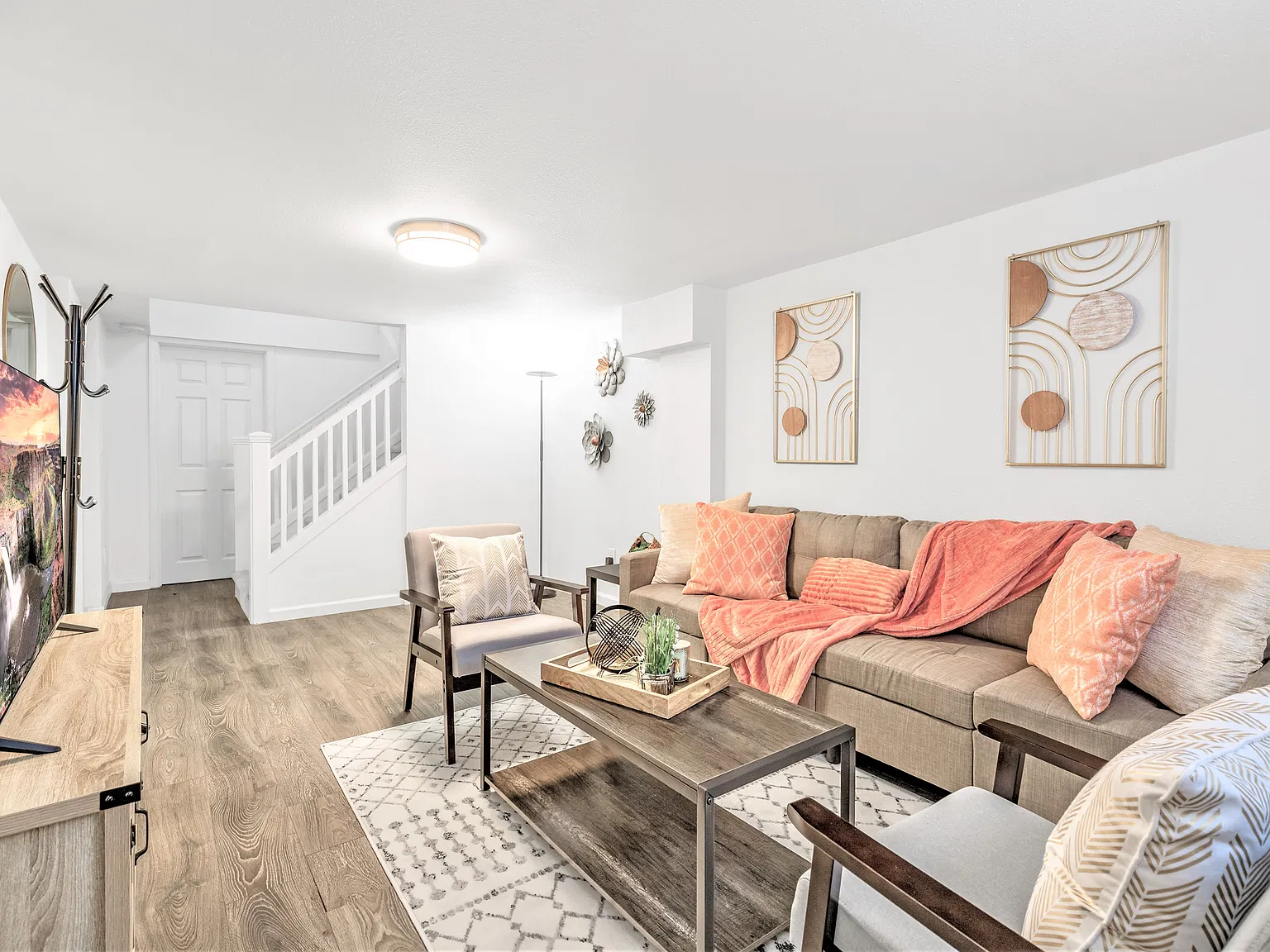 2 bed, 1400 sqft, $2,000 — Photo 2