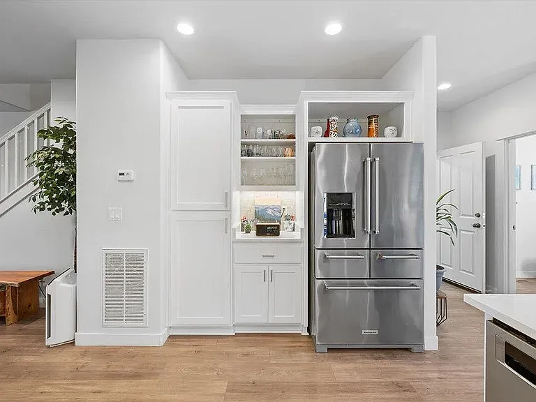 2238 Abbott Ave — Photo 13