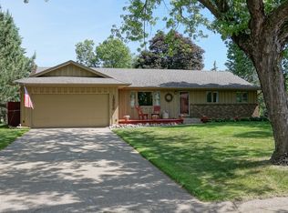 13956 Gauntlet Ct, Apple Valley, MN 55124