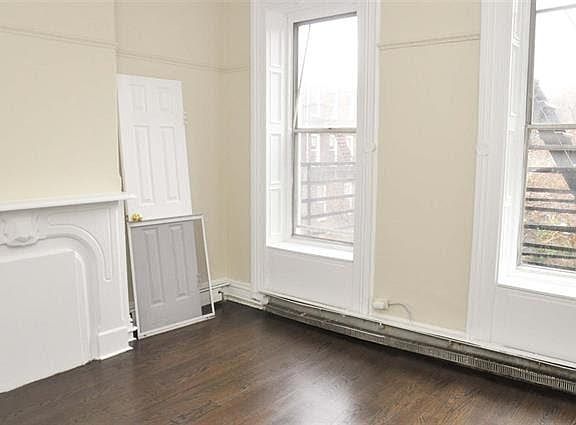 3rd image of 538 Bramhall Ave #2