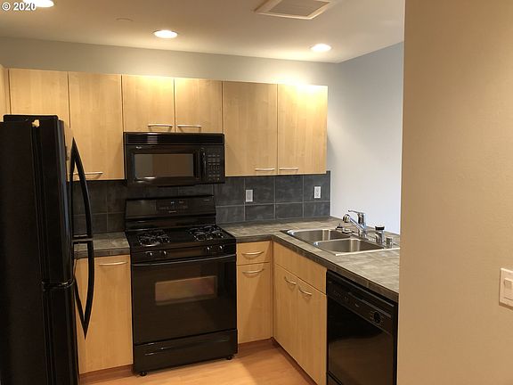 4th image of 400 W 8th St Unit 318