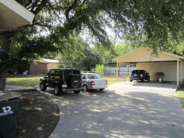 Building Photo 3