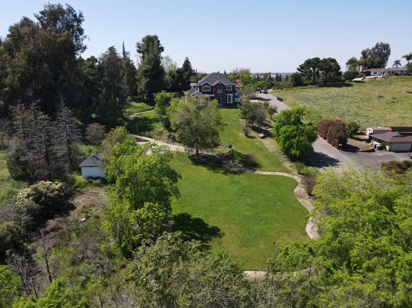 1864 E Lindmore St #E, Lindsay, CA 93247