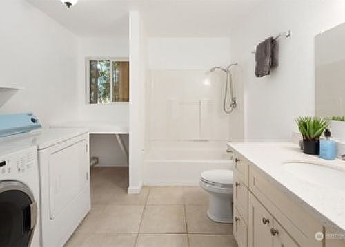 4th image of 931 210th Ave NE #2