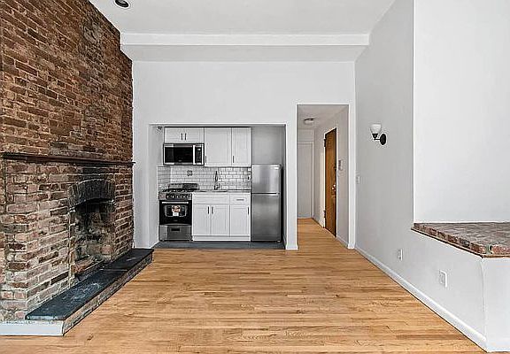 2nd image of 207 W 22nd St #2