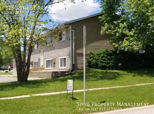 3260 9th St APT 3, Marion, IA 52302