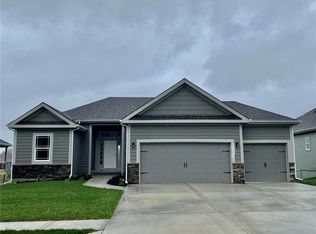 11823 N Manning Ave, Kansas City, MO 64157