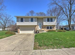 4040 N Cambridge Dr, Decatur, IL 62526