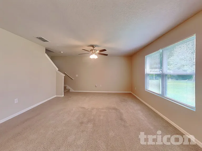 73 Bruce Ln — Photo 2
